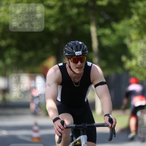 10.08.2025 - GEWOBA Citytriathlon Bremen Yannick Fuchs http://msf.ph/oto/8548077 10.08.2025 12:12:45 Radfahren 640, 692, 769, 771, 851, 884, 885, 1012 meine-sportfotos.de