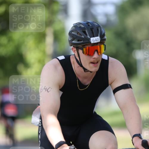 10.08.2025 - GEWOBA Citytriathlon Bremen Yannick Fuchs http://msf.ph/oto/8548082 10.08.2025 12:12:45 Radfahren 640, 692, 769, 771, 851, 884, 885, 1012 meine-sportfotos.de