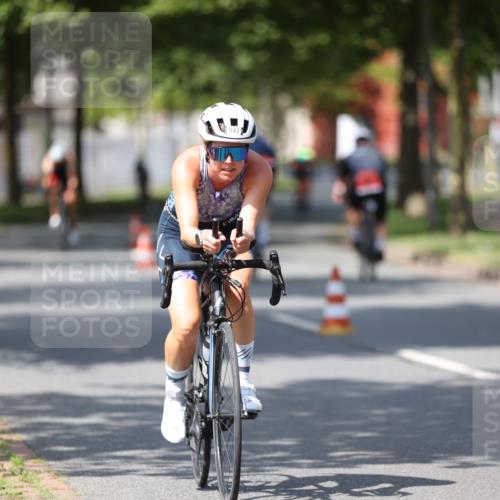 10.08.2025 - GEWOBA Citytriathlon Bremen Yannick Fuchs http://msf.ph/oto/8548083 10.08.2025 12:12:50 Radfahren 640, 675, 692, 745, 771, 851, 884, 885, 960 meine-sportfotos.de