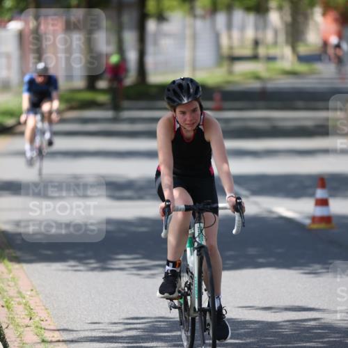 10.08.2025 - GEWOBA Citytriathlon Bremen Yannick Fuchs http://msf.ph/oto/8548084 10.08.2025 13:10:24 Radfahren 752, 763, 776, 919, 922, 947, 956, 1037 meine-sportfotos.de