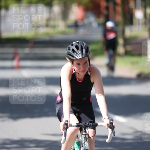 10.08.2025 - GEWOBA Citytriathlon Bremen Yannick Fuchs http://msf.ph/oto/8548088 10.08.2025 13:10:25 Radfahren 752, 763, 776, 833, 919, 922, 947, 956 meine-sportfotos.de