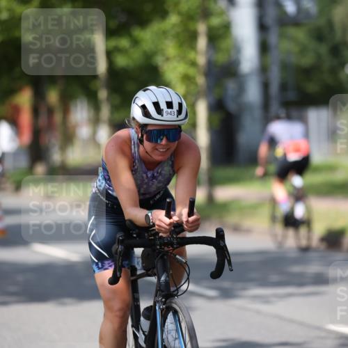 10.08.2025 - GEWOBA Citytriathlon Bremen Yannick Fuchs http://msf.ph/oto/8548092 10.08.2025 12:12:51 Radfahren 640, 675, 692, 745, 767, 771, 851, 884, 885, 960 meine-sportfotos.de