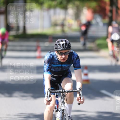 10.08.2025 - GEWOBA Citytriathlon Bremen Yannick Fuchs http://msf.ph/oto/8548103 10.08.2025 13:10:27 Radfahren 722, 752, 763, 776, 833, 834, 872, 891, 922, 947, 956 meine-sportfotos.de