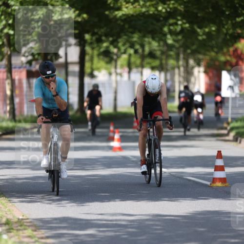 10.08.2025 - GEWOBA Citytriathlon Bremen Yannick Fuchs http://msf.ph/oto/8548104 10.08.2025 12:12:53 Radfahren 640, 675, 745, 767, 771, 851, 884, 885, 960 meine-sportfotos.de