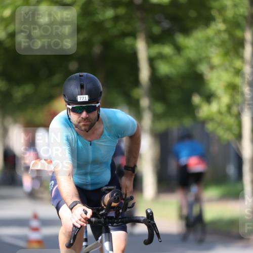 10.08.2025 - GEWOBA Citytriathlon Bremen Yannick Fuchs http://msf.ph/oto/8548113 10.08.2025 12:12:55 Radfahren 640, 675, 745, 767, 771, 884, 885, 960 meine-sportfotos.de