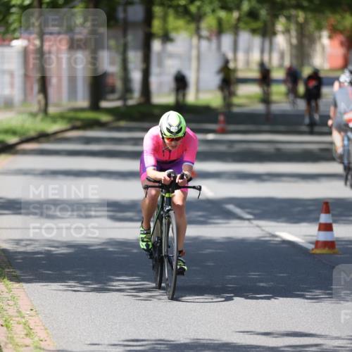 10.08.2025 - GEWOBA Citytriathlon Bremen Yannick Fuchs http://msf.ph/oto/8548114 10.08.2025 13:10:29 Radfahren 722, 752, 763, 776, 833, 834, 872, 891, 922, 956 meine-sportfotos.de