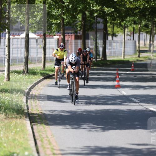 10.08.2025 - GEWOBA Citytriathlon Bremen Yannick Fuchs http://msf.ph/oto/8548121 10.08.2025 13:10:35 Radfahren 722, 752, 833, 834, 872, 891, 935, 956, 1031 meine-sportfotos.de