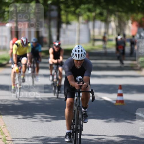 10.08.2025 - GEWOBA Citytriathlon Bremen Yannick Fuchs http://msf.ph/oto/8548134 10.08.2025 13:10:36 Radfahren 722, 752, 833, 834, 872, 891, 935, 956, 1031 meine-sportfotos.de