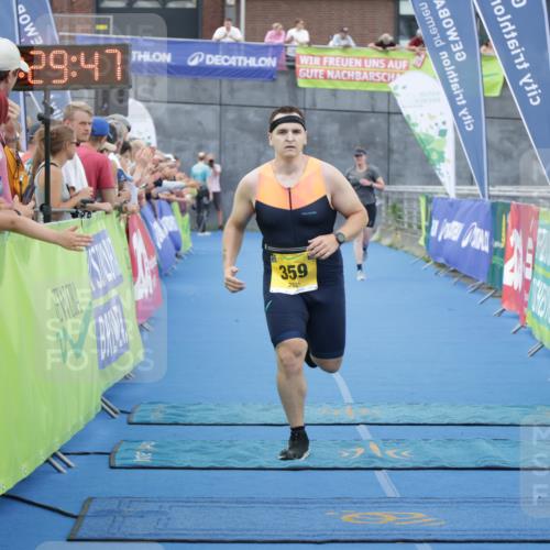 10.08.2025 - GEWOBA Citytriathlon Bremen H.Heesch http://msf.ph/oto/8548135 10.08.2025 11:33:29 Ziel 359 meine-sportfotos.de
