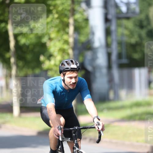 10.08.2025 - GEWOBA Citytriathlon Bremen Yannick Fuchs http://msf.ph/oto/8548144 10.08.2025 12:13:00 Radfahren 640, 675, 745, 767, 771, 884, 960 meine-sportfotos.de