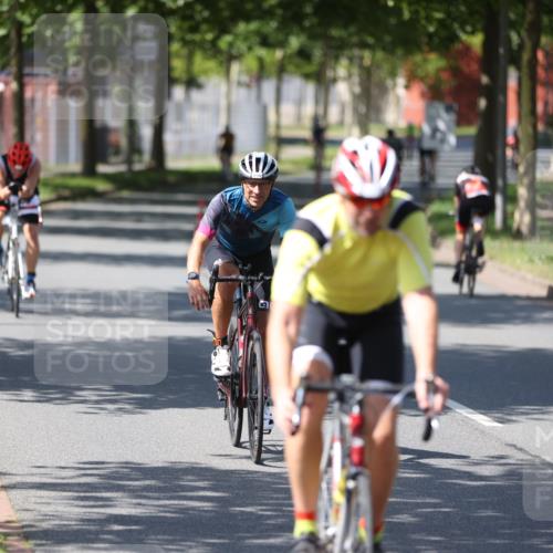 10.08.2025 - GEWOBA Citytriathlon Bremen Yannick Fuchs http://msf.ph/oto/8548146 10.08.2025 13:10:38 Radfahren 722, 752, 833, 834, 858, 872, 891, 935, 956, 1031 meine-sportfotos.de