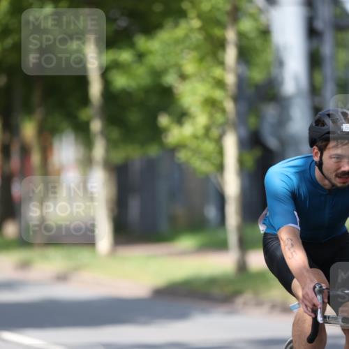 10.08.2025 - GEWOBA Citytriathlon Bremen Yannick Fuchs http://msf.ph/oto/8548147 10.08.2025 12:13:00 Radfahren 640, 675, 745, 767, 771, 884, 960 meine-sportfotos.de