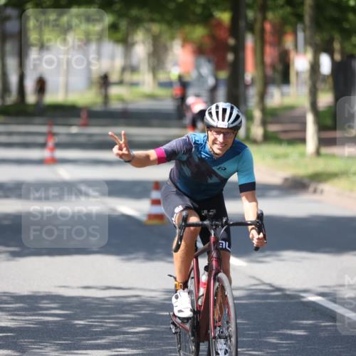 10.08.2025 - GEWOBA Citytriathlon Bremen Yannick Fuchs http://msf.ph/oto/8548148 10.08.2025 13:10:39 Radfahren 722, 752, 833, 834, 858, 872, 891, 935, 956, 1031 meine-sportfotos.de