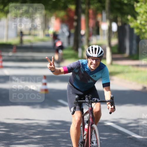 10.08.2025 - GEWOBA Citytriathlon Bremen Yannick Fuchs http://msf.ph/oto/8548150 10.08.2025 13:10:39 Radfahren 722, 752, 833, 834, 858, 872, 891, 935, 956, 1031 meine-sportfotos.de
