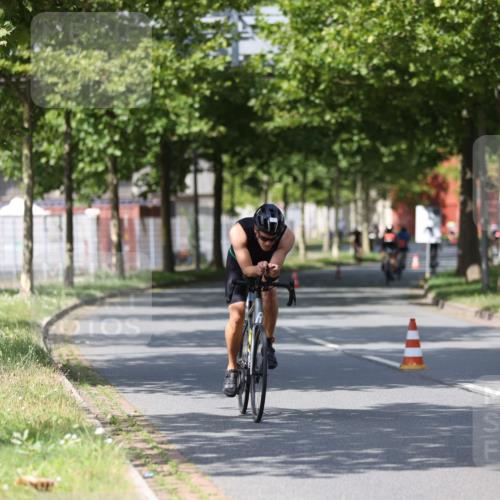 10.08.2025 - GEWOBA Citytriathlon Bremen Yannick Fuchs http://msf.ph/oto/8548155 10.08.2025 12:13:02 Radfahren 675, 745, 767, 771, 884, 960, 1013 meine-sportfotos.de