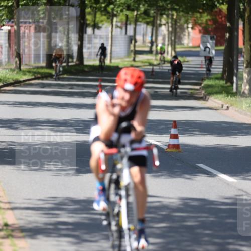 10.08.2025 - GEWOBA Citytriathlon Bremen Yannick Fuchs http://msf.ph/oto/8548156 10.08.2025 13:10:40 Radfahren 722, 833, 834, 858, 872, 891, 935, 956, 1031 meine-sportfotos.de