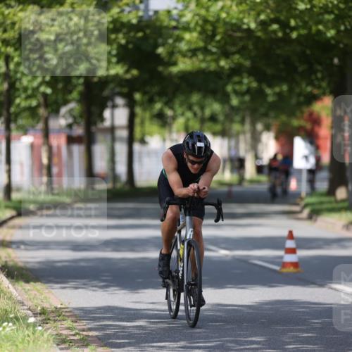 10.08.2025 - GEWOBA Citytriathlon Bremen Yannick Fuchs http://msf.ph/oto/8548157 10.08.2025 12:13:02 Radfahren 675, 745, 767, 771, 884, 960, 1013 meine-sportfotos.de