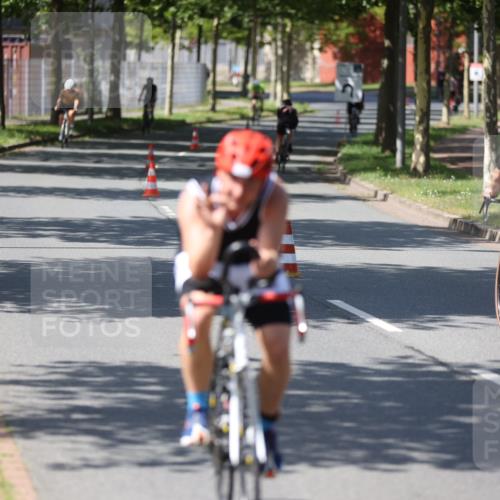 10.08.2025 - GEWOBA Citytriathlon Bremen Yannick Fuchs http://msf.ph/oto/8548158 10.08.2025 13:10:41 Radfahren 722, 833, 834, 858, 872, 891, 935, 956, 1031 meine-sportfotos.de