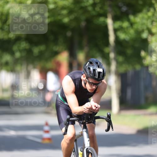 10.08.2025 - GEWOBA Citytriathlon Bremen Yannick Fuchs http://msf.ph/oto/8548159 10.08.2025 12:13:03 Radfahren 675, 745, 760, 767, 771, 884, 960, 1013 meine-sportfotos.de