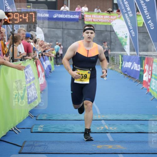 10.08.2025 - GEWOBA Citytriathlon Bremen H.Heesch http://msf.ph/oto/8548160 10.08.2025 11:33:29 Ziel 359 meine-sportfotos.de