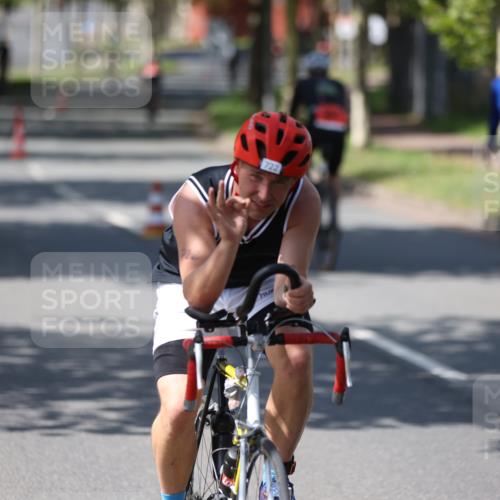 10.08.2025 - GEWOBA Citytriathlon Bremen Yannick Fuchs http://msf.ph/oto/8548161 10.08.2025 13:10:41 Radfahren 722, 833, 834, 858, 872, 891, 935, 956, 1031 meine-sportfotos.de