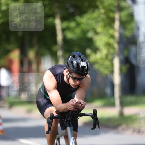 10.08.2025 - GEWOBA Citytriathlon Bremen Yannick Fuchs http://msf.ph/oto/8548162 10.08.2025 12:13:03 Radfahren 675, 745, 760, 767, 771, 884, 960, 1013 meine-sportfotos.de