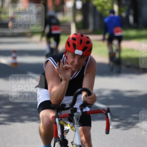 10.08.2025 - GEWOBA Citytriathlon Bremen Yannick Fuchs http://msf.ph/oto/8548163 10.08.2025 13:10:41 Radfahren 722, 833, 834, 858, 872, 891, 935, 956, 1031 meine-sportfotos.de