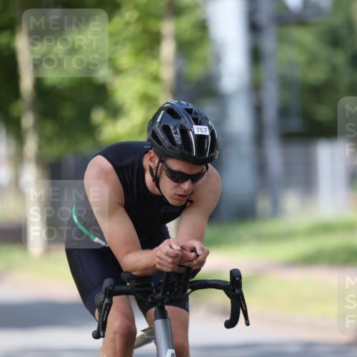 10.08.2025 - GEWOBA Citytriathlon Bremen Yannick Fuchs http://msf.ph/oto/8548164 10.08.2025 12:13:03 Radfahren 675, 745, 760, 767, 771, 884, 960, 1013 meine-sportfotos.de