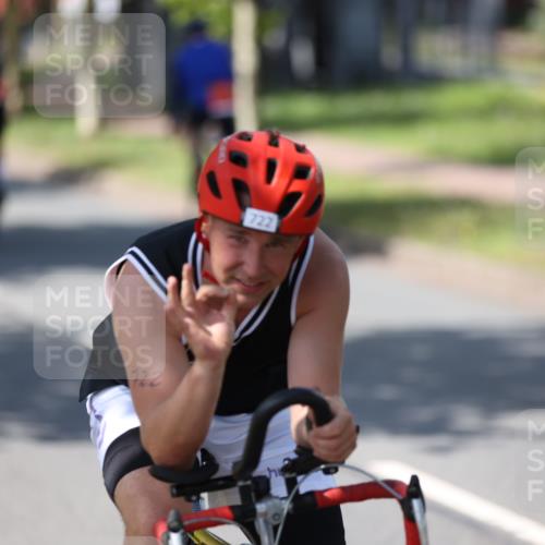 10.08.2025 - GEWOBA Citytriathlon Bremen Yannick Fuchs http://msf.ph/oto/8548166 10.08.2025 13:10:41 Radfahren 722, 833, 834, 858, 872, 891, 935, 956, 1031 meine-sportfotos.de