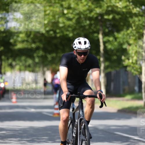10.08.2025 - GEWOBA Citytriathlon Bremen Yannick Fuchs http://msf.ph/oto/8548173 10.08.2025 12:13:13 Radfahren 675, 760, 767, 1013, 1026 meine-sportfotos.de