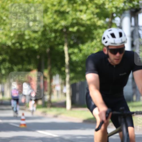 10.08.2025 - GEWOBA Citytriathlon Bremen Yannick Fuchs http://msf.ph/oto/8548177 10.08.2025 12:13:13 Radfahren 675, 760, 767, 1013, 1026 meine-sportfotos.de