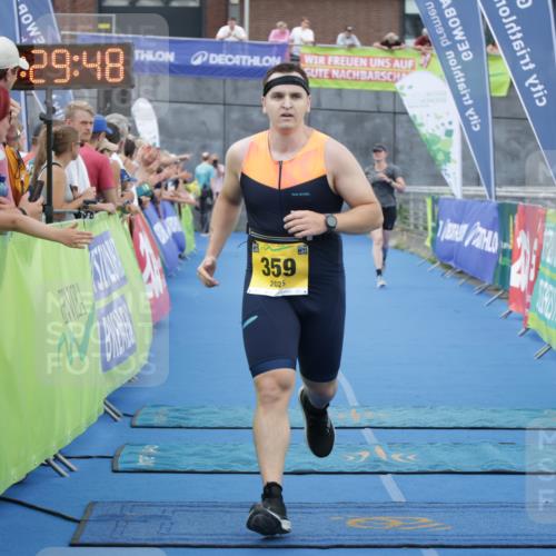 10.08.2025 - GEWOBA Citytriathlon Bremen H.Heesch http://msf.ph/oto/8548184 10.08.2025 11:33:29 Ziel 359 meine-sportfotos.de