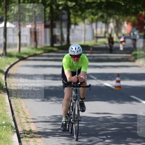 10.08.2025 - GEWOBA Citytriathlon Bremen Yannick Fuchs http://msf.ph/oto/8548192 10.08.2025 13:10:51 Radfahren 722, 834, 858, 872, 891, 935, 1031 meine-sportfotos.de
