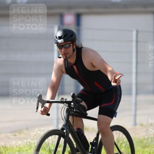 10.08.2025 - GEWOBA Citytriathlon Bremen Yannick Fuchs http://msf.ph/oto/8548199 10.08.2025 13:11:07 Radfahren 593, 738, 759 meine-sportfotos.de