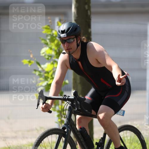 10.08.2025 - GEWOBA Citytriathlon Bremen Yannick Fuchs http://msf.ph/oto/8548201 10.08.2025 13:11:07 Radfahren 593, 738, 759 meine-sportfotos.de