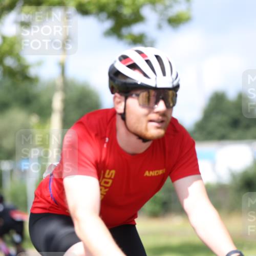 10.08.2025 - GEWOBA Citytriathlon Bremen Yannick Fuchs http://msf.ph/oto/8548202 10.08.2025 12:13:18 Radfahren 760, 774, 1013, 1026 meine-sportfotos.de