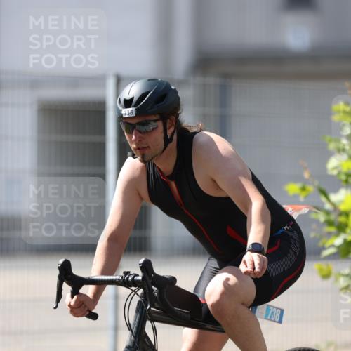 10.08.2025 - GEWOBA Citytriathlon Bremen Yannick Fuchs http://msf.ph/oto/8548203 10.08.2025 13:11:07 Radfahren 593, 738, 759 meine-sportfotos.de