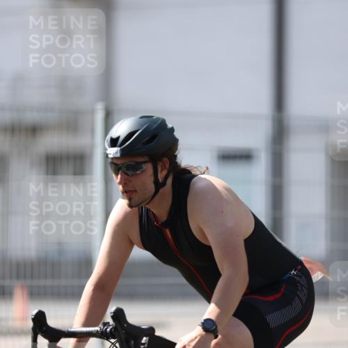 10.08.2025 - GEWOBA Citytriathlon Bremen Yannick Fuchs http://msf.ph/oto/8548205 10.08.2025 13:11:07 Radfahren 593, 738, 759 meine-sportfotos.de