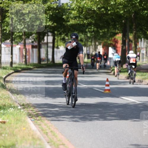 10.08.2025 - GEWOBA Citytriathlon Bremen Yannick Fuchs http://msf.ph/oto/8548213 10.08.2025 12:13:25 Radfahren 552, 612, 649, 760, 770, 774, 916, 1013, 1026 meine-sportfotos.de