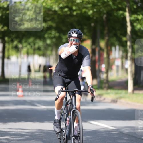 10.08.2025 - GEWOBA Citytriathlon Bremen Yannick Fuchs http://msf.ph/oto/8548216 10.08.2025 12:13:26 Radfahren 552, 612, 649, 760, 770, 774, 916, 1013, 1026 meine-sportfotos.de
