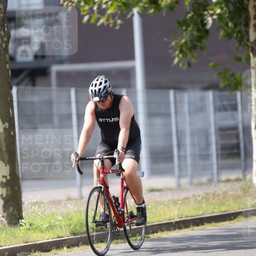 10.08.2025 - GEWOBA Citytriathlon Bremen Yannick Fuchs http://msf.ph/oto/8548218 10.08.2025 13:11:29 Radfahren 604, 664, 667, 686, 688, 708, 894, 915, 937 meine-sportfotos.de