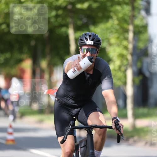 10.08.2025 - GEWOBA Citytriathlon Bremen Yannick Fuchs http://msf.ph/oto/8548219 10.08.2025 12:13:26 Radfahren 552, 612, 649, 760, 770, 774, 916, 1013, 1026 meine-sportfotos.de