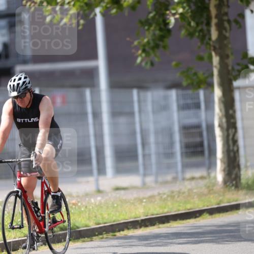 10.08.2025 - GEWOBA Citytriathlon Bremen Yannick Fuchs http://msf.ph/oto/8548222 10.08.2025 13:11:30 Radfahren 604, 664, 667, 686, 688, 708, 894, 915, 937 meine-sportfotos.de