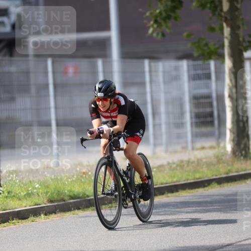 10.08.2025 - GEWOBA Citytriathlon Bremen Yannick Fuchs http://msf.ph/oto/8548224 10.08.2025 13:11:31 Radfahren 604, 664, 667, 686, 688, 708, 894, 915, 937 meine-sportfotos.de