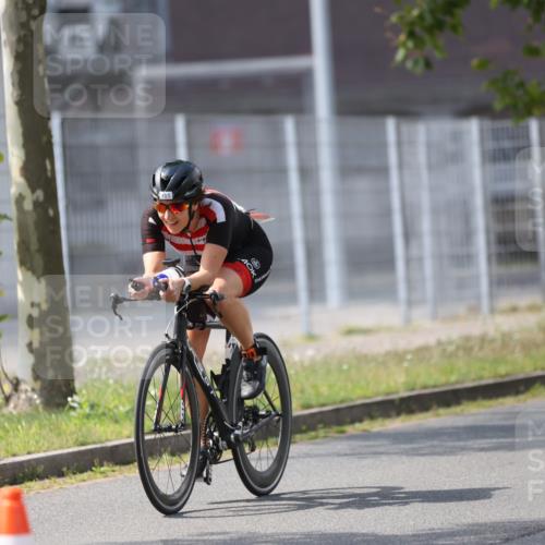 10.08.2025 - GEWOBA Citytriathlon Bremen Yannick Fuchs http://msf.ph/oto/8548226 10.08.2025 13:11:31 Radfahren 604, 664, 667, 686, 688, 708, 894, 915, 937 meine-sportfotos.de