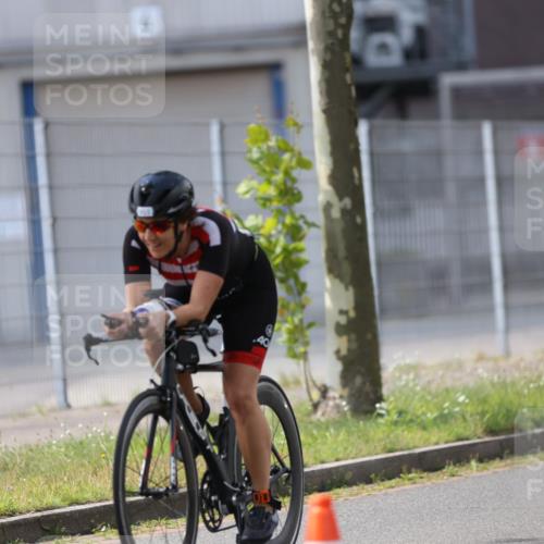 10.08.2025 - GEWOBA Citytriathlon Bremen Yannick Fuchs http://msf.ph/oto/8548230 10.08.2025 13:11:31 Radfahren 604, 664, 667, 686, 688, 708, 894, 915, 937 meine-sportfotos.de