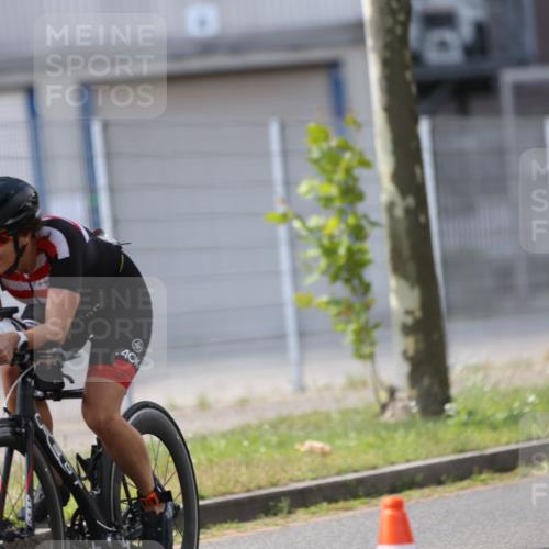 10.08.2025 - GEWOBA Citytriathlon Bremen Yannick Fuchs http://msf.ph/oto/8548232 10.08.2025 13:11:31 Radfahren 604, 664, 667, 686, 688, 708, 894, 915, 937 meine-sportfotos.de