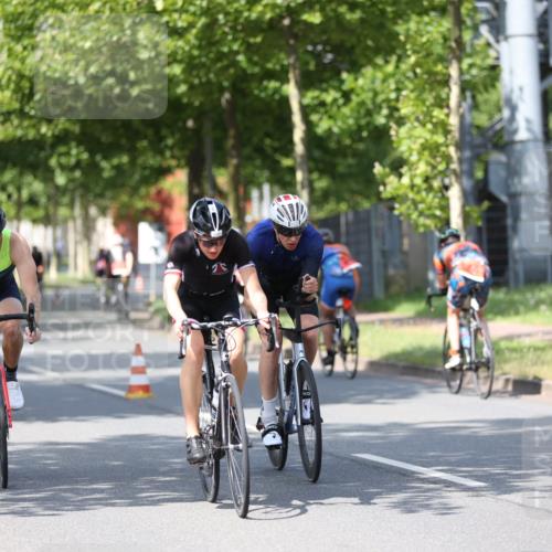 10.08.2025 - GEWOBA Citytriathlon Bremen Yannick Fuchs http://msf.ph/oto/8548235 10.08.2025 12:13:34 Radfahren 552, 612, 649, 664, 770, 774, 776, 823, 916, 1017 meine-sportfotos.de