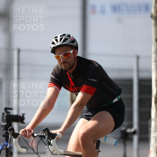 10.08.2025 - GEWOBA Citytriathlon Bremen Yannick Fuchs http://msf.ph/oto/8548238 10.08.2025 13:11:34 Radfahren 604, 664, 667, 686, 688, 708, 894, 915, 933, 937 meine-sportfotos.de