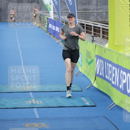 10.08.2025 - GEWOBA Citytriathlon Bremen H.Heesch http://msf.ph/oto/8548243 10.08.2025 11:33:35 Ziel 359, 491 meine-sportfotos.de
